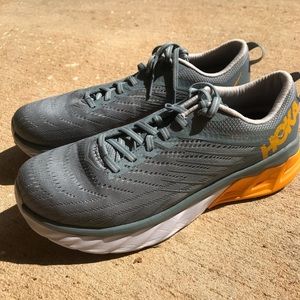 M Hoka Arahi 4 (Lead/LunarRock) size US 11